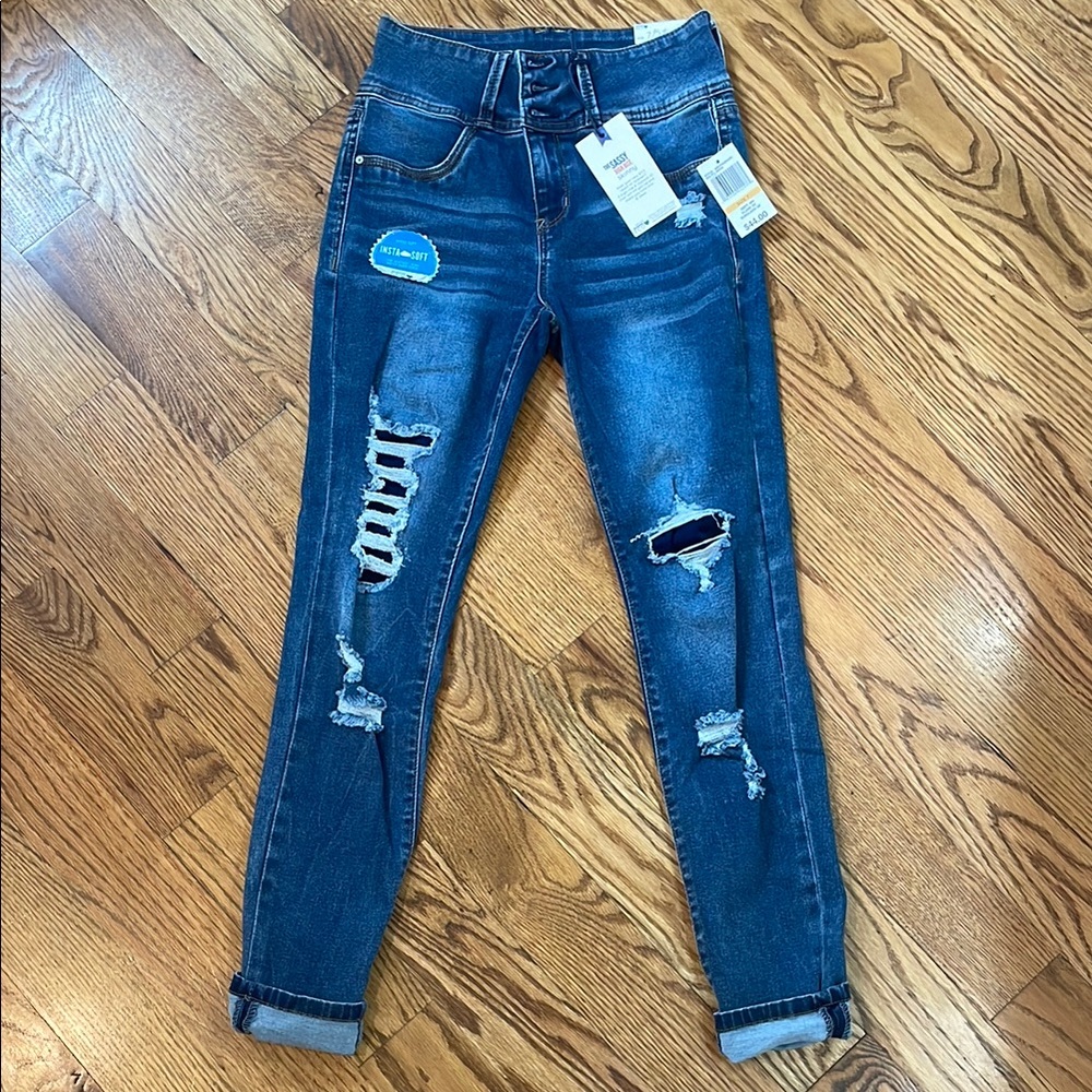 Women’s Wallflower Sassy High Rise Skinny Jeans. Size 7. New w/Tags.